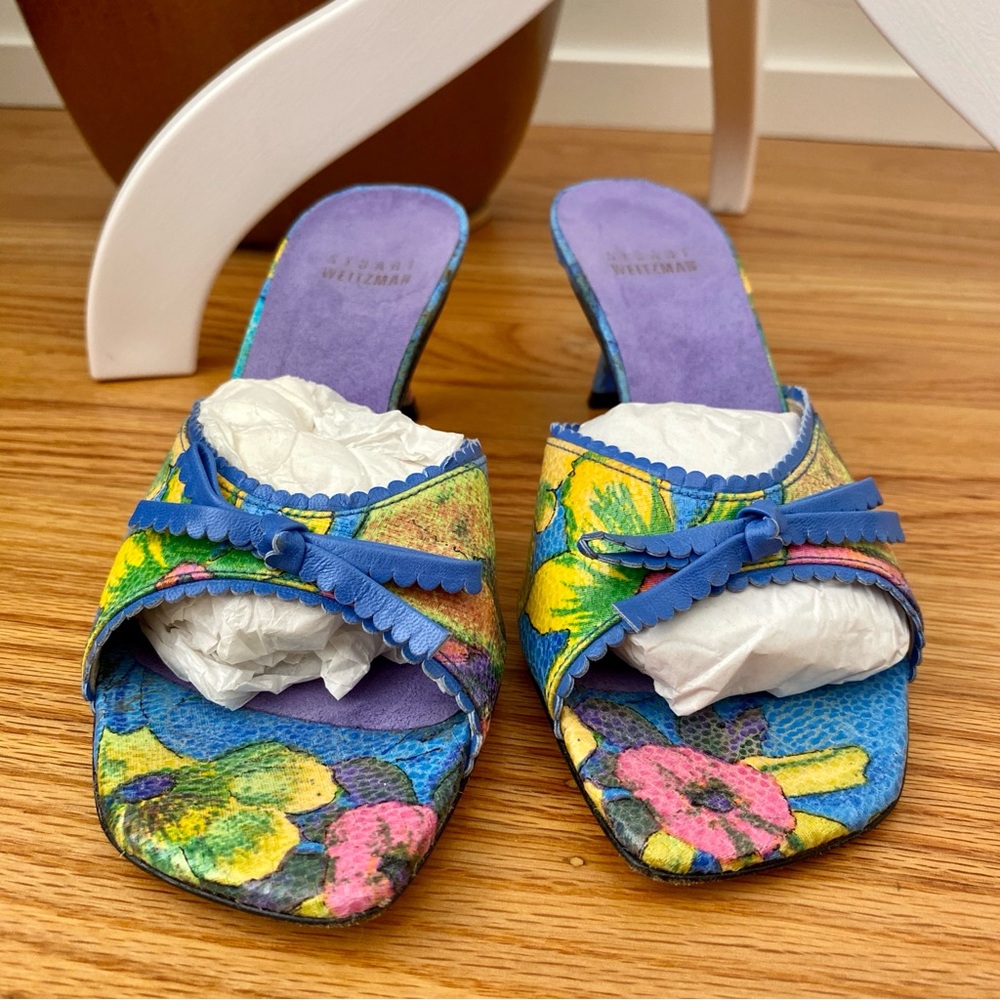 Lovely Vintage Stuart Weitzman Leather Peep-Toe Floral Print Heels w/Bow Accent